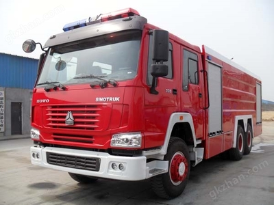 豪沃后雙橋16方泡沫消防車 城市與工業(yè)消防的專用利器