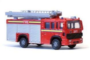 消防車與散裝飼料車 功能迥異的專用車輛解析